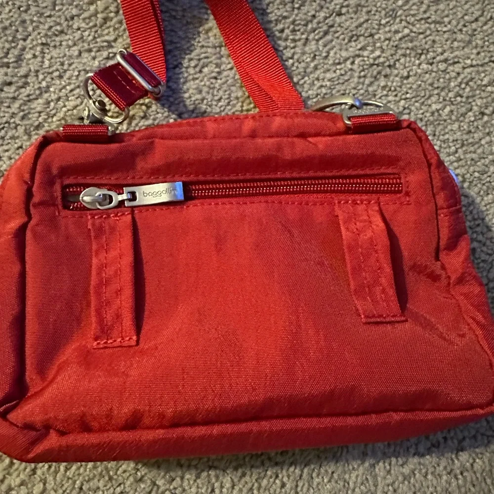 Baggallini triple zip‎ bagg
